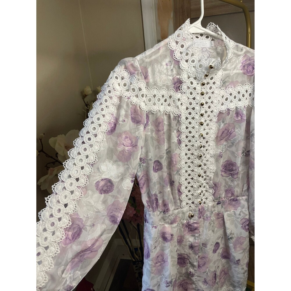 Muy Muy Lace Embroidered Romper Sheer White Purple High Neck Sz Small - Picture 9 of 9
